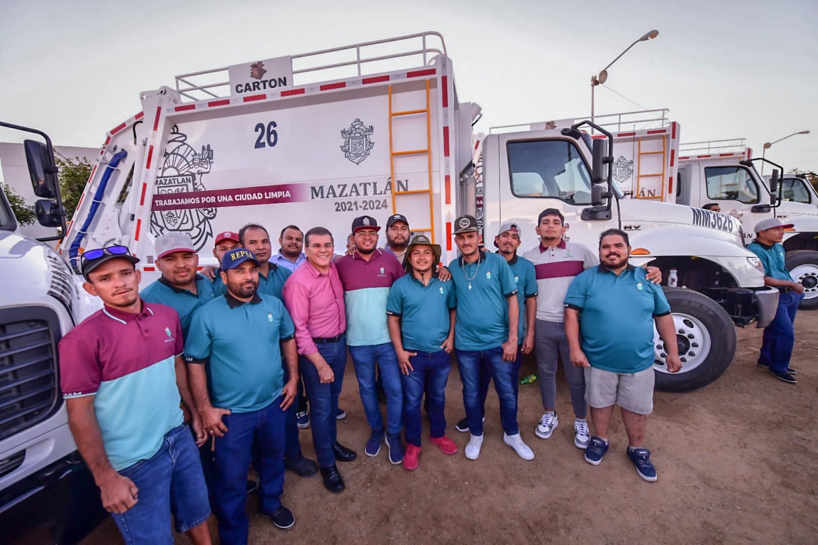 Entrega Gobierno de Mazatlán quince nuevos camiones recolectores de basura