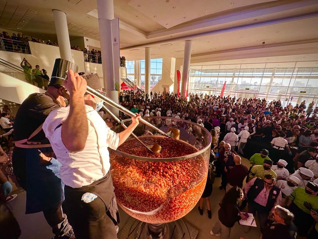 Con coctel de mil 701.5 kilogramos logra Mazatlán Récord Guinness; pondera el turismo afirma Alcalde Edgar González