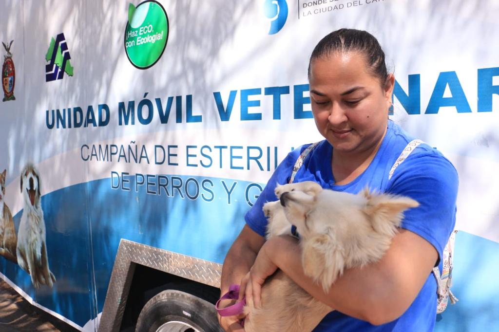 Más de 100 servicios gratuitos ofreció la unidad móvil veterinaria.