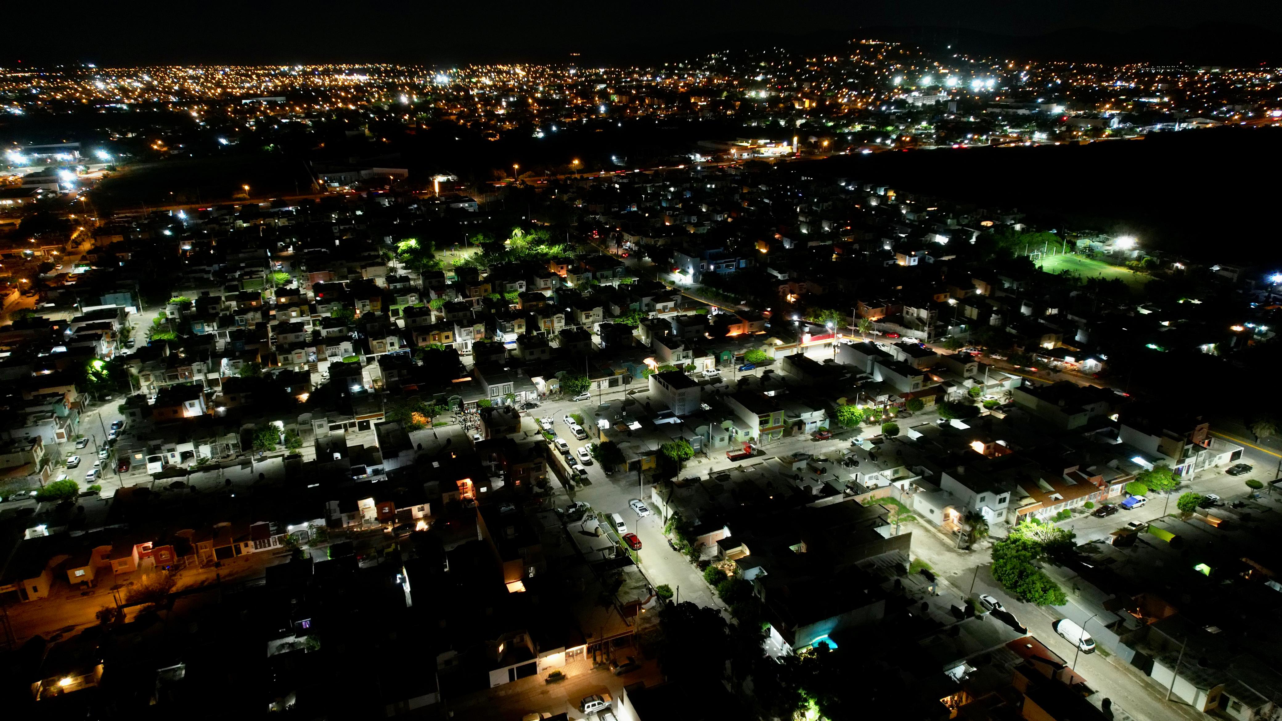 ¡Se ilumina Villas del Rey! Inicia el programa de sustitución de alumbrado público en Mazatlán.